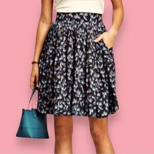 Merona Pleated Flare Skirt In A Leaf Print Size Medium
